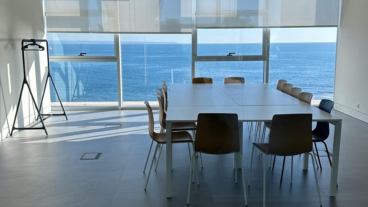 bureau à la Ciotat vu sur océan